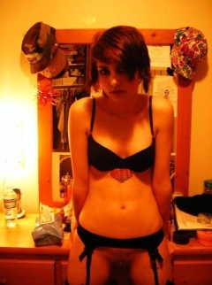 Молоденькая красотка любит секс 2 фото