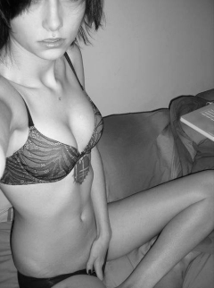 Молоденькая красотка любит секс 3 фото