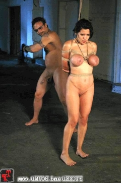 Связанные сиськи и секс с брюнеткой 9 фото