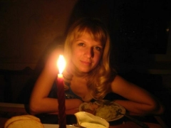 Худощавая соска разделась перед камерой и пошалила с партнером 2 фото