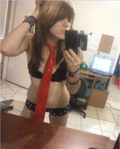 Эротические приветы от любительниц селфи 4 фото