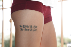 Прелестница Ума Джоли нежится на солнышке 7 фото