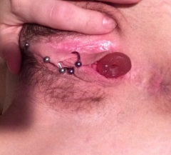 Сексуальная чикса с большими дойками залезла под елку 1 фото